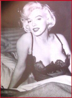 POSTER 35x50 MARILYN MONROE in lingerie sexy