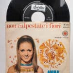 ANNA IDENTICI Non calpestate i fiori